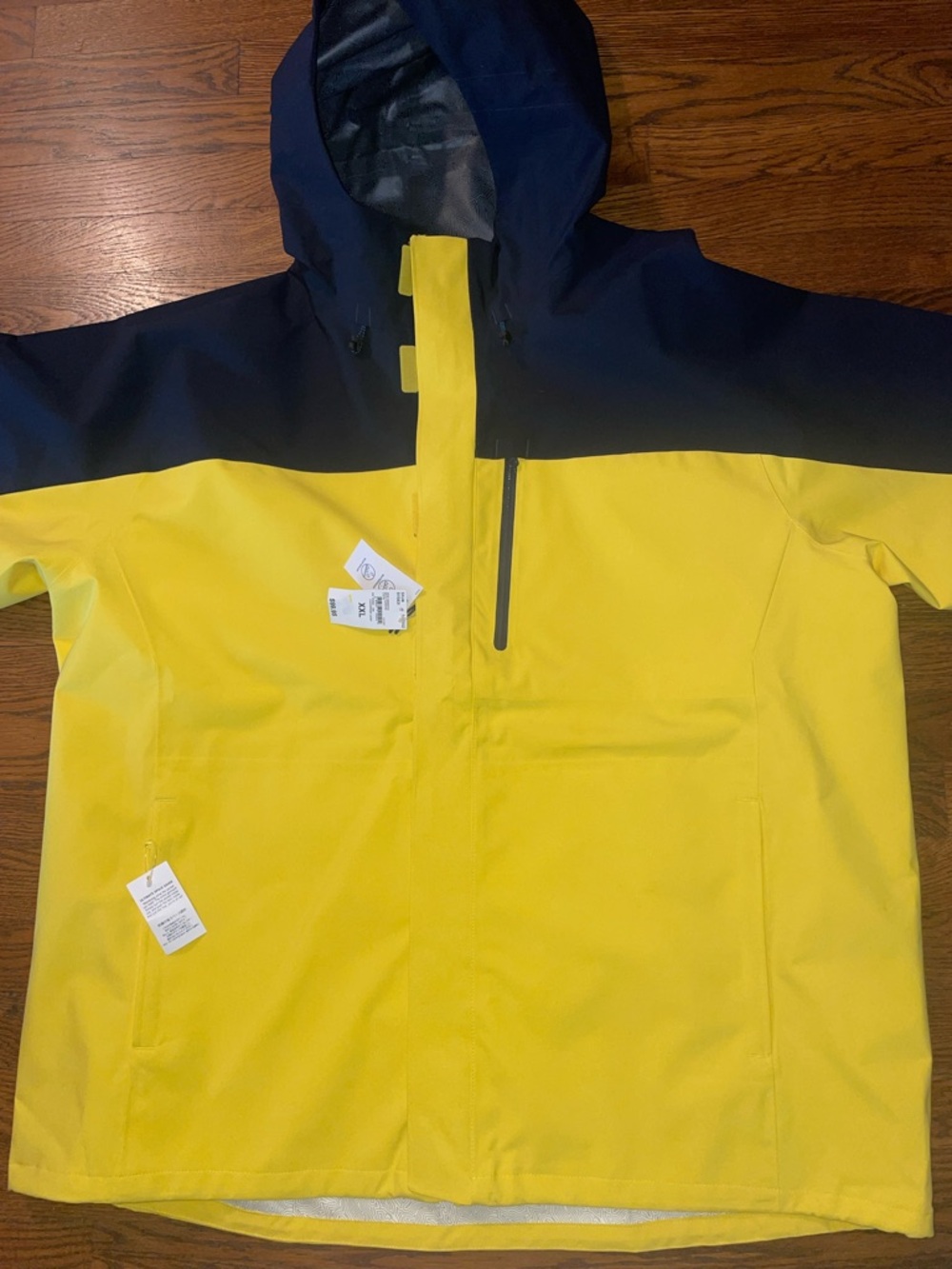 Lands’ End packable raincoat NWT.
